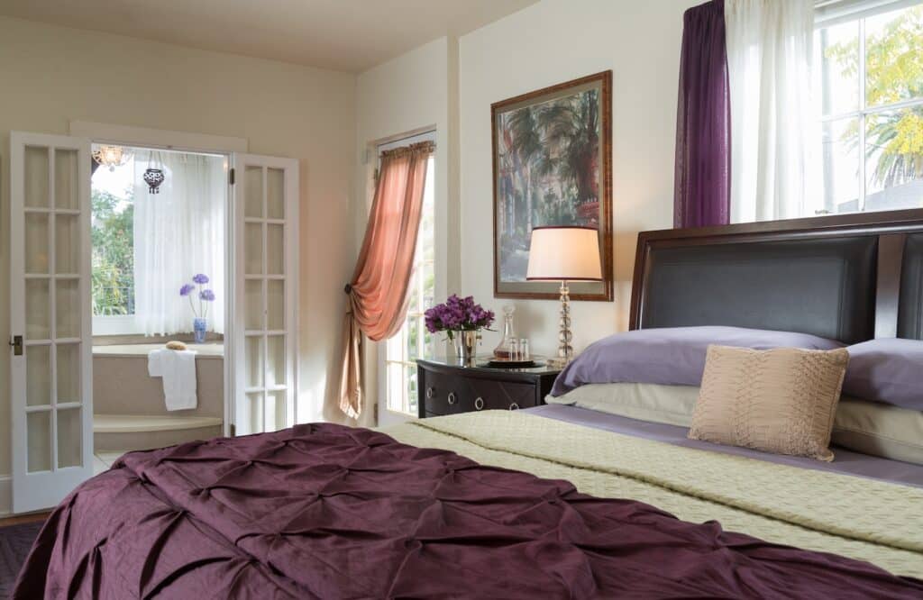 Stay at the best Bed and Breakfast in Downtown St. Augustine. This guest suite has a king sized bed and jetted tub.